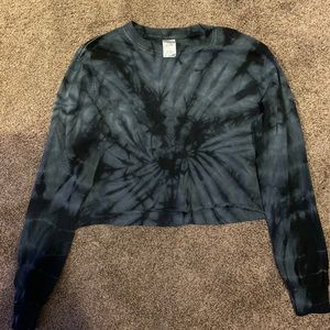 Black tie die crop tee